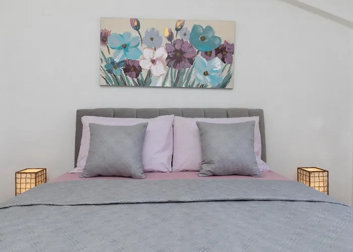 Appartement Paloc - *